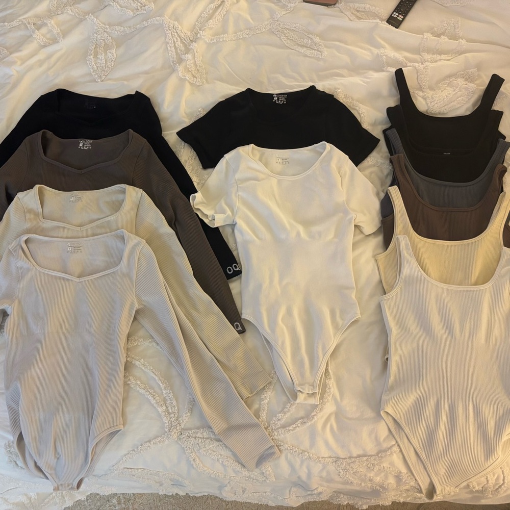 Set of bodysuits